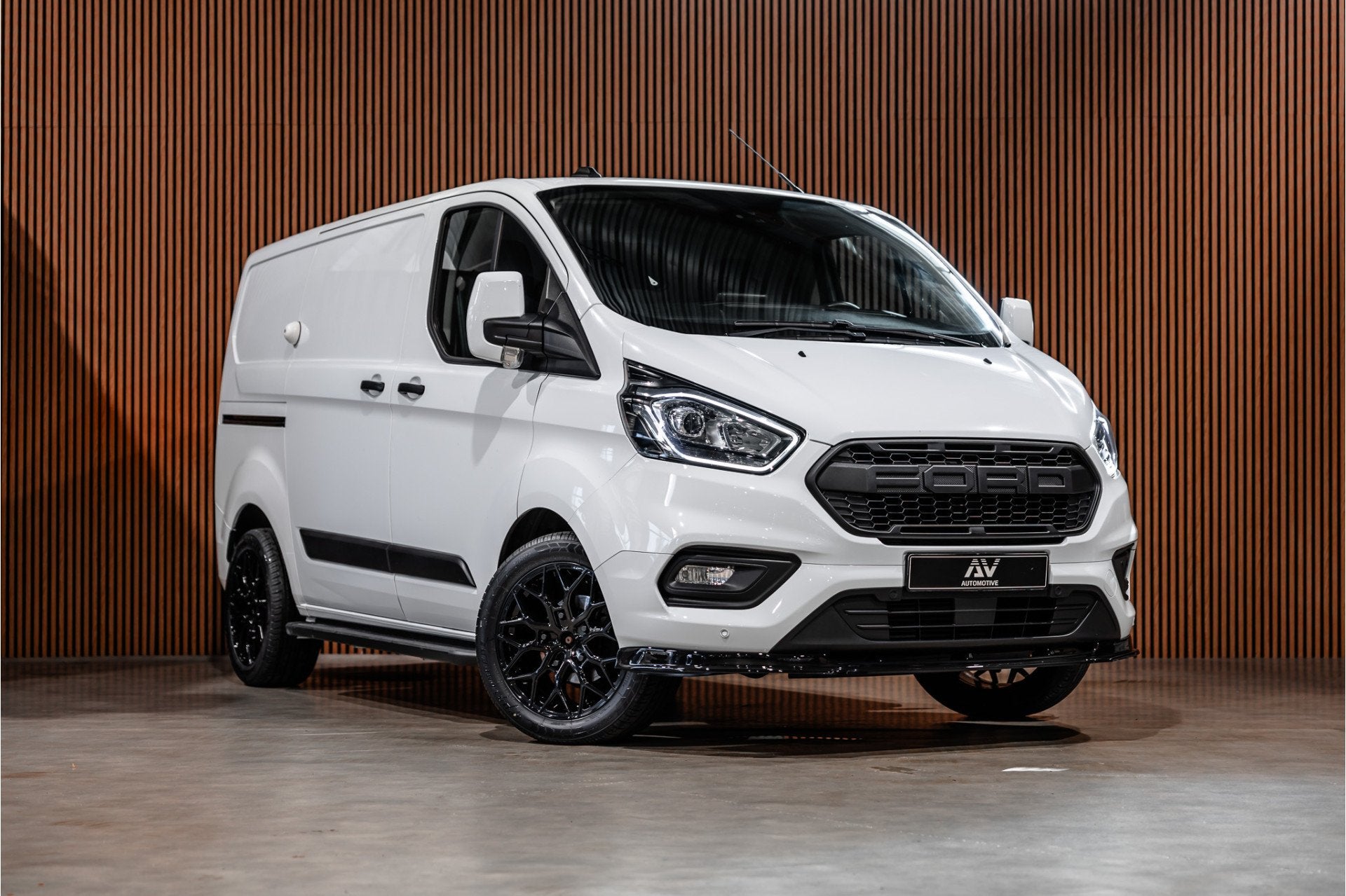 Ford Transit Custom 300 2.0 TDCI | Raptor Edition | CarPlay, Auto's, Voorwielaandrijving, Stof, Zwart, 4 cilinders