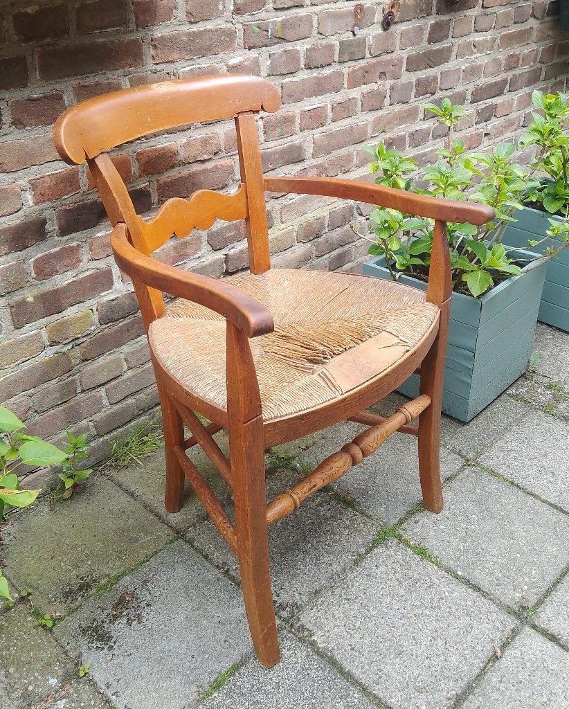 Antieke stoel met biezen zitting, Antiek en Kunst, Antiek | Meubels | Stoelen en Banken, Ophalen
