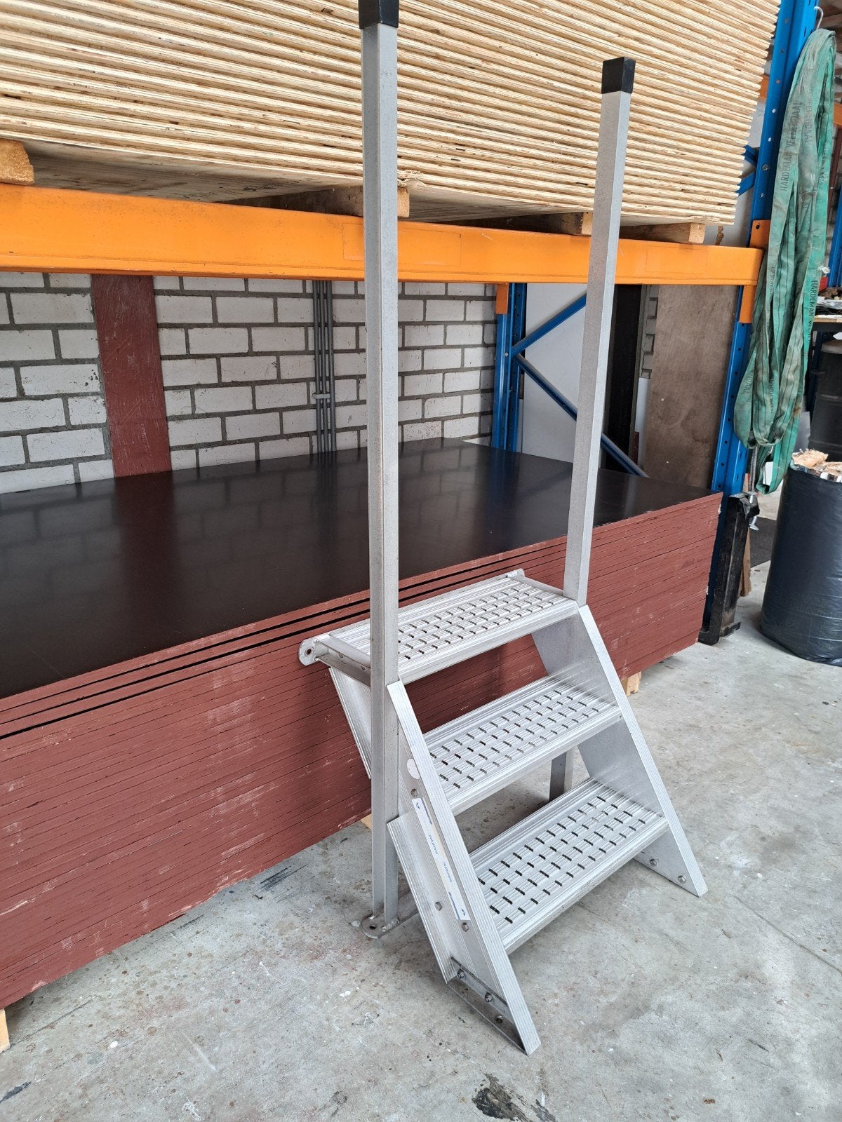 aluminium trapje 3 treden en verticale leuning, trap, Ophalen, Gebruikt, Trap, Minder dan 2 meter
