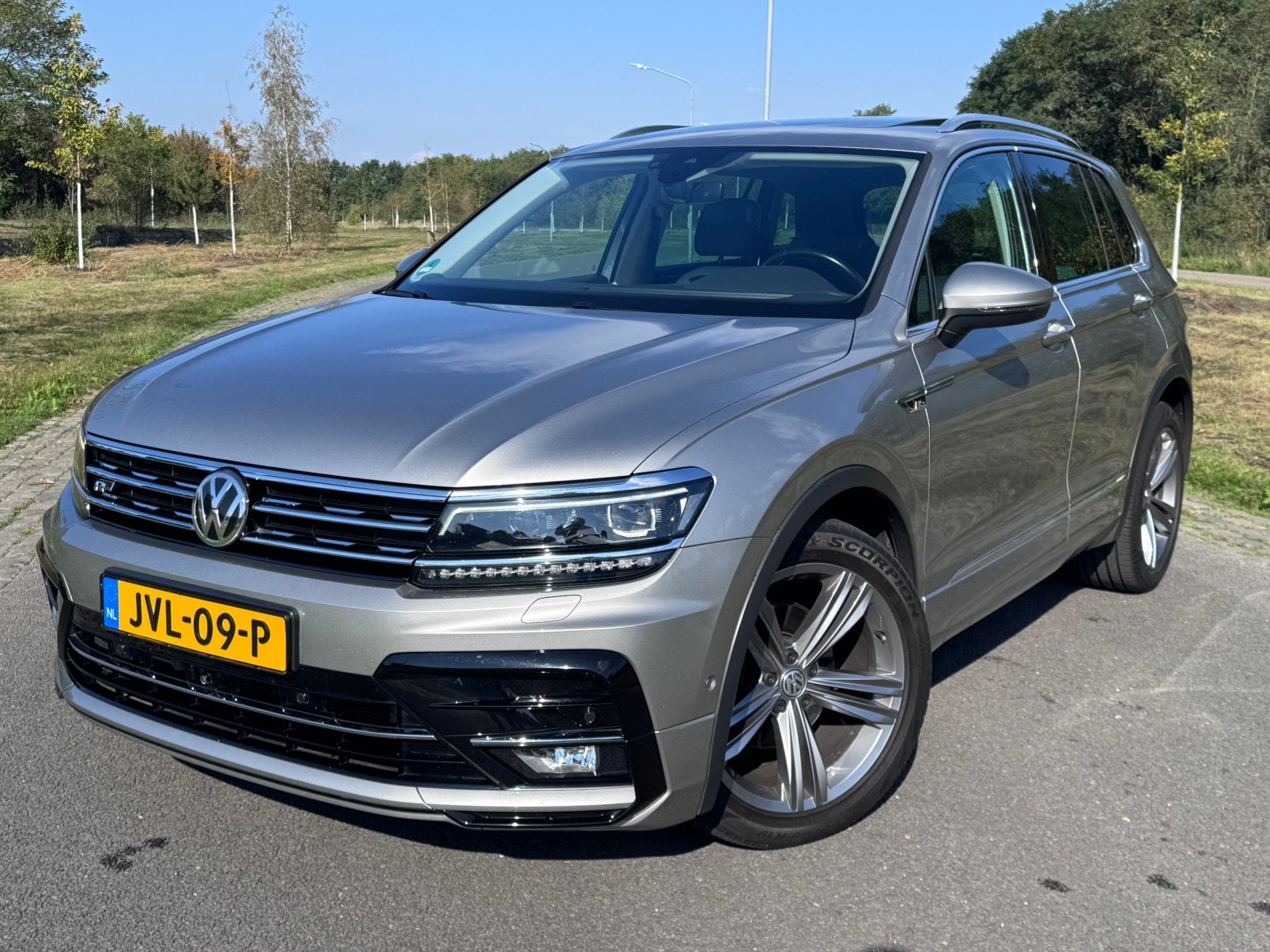 Volkswagen Tiguan 1.5 TSI R-line I Pano I 360 Camera, Auto's, 4 cilinders, 150 pk, Leder, Particulier