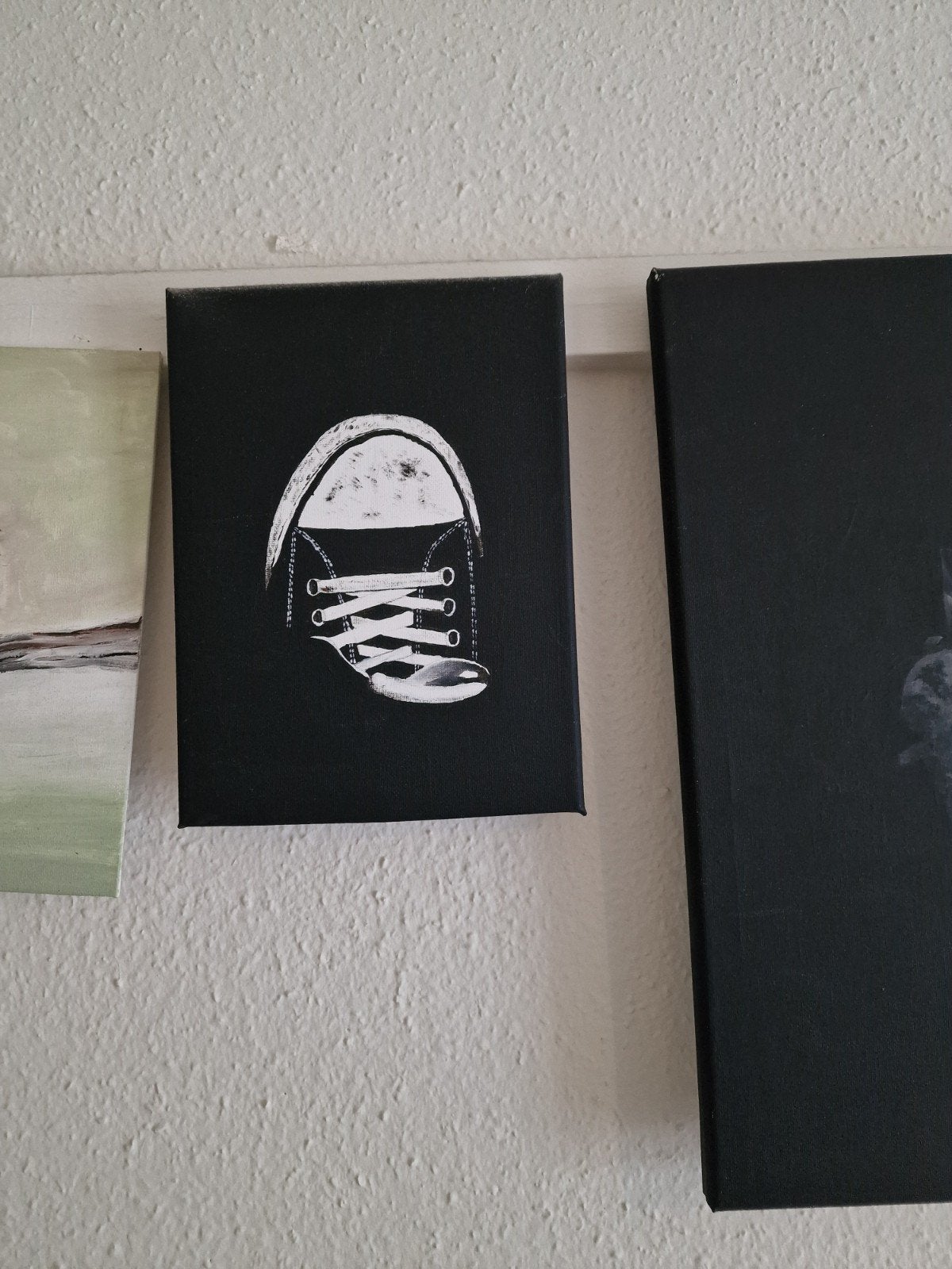 Modern schilderij: Zwart-wit sneaker op canvas, Acrylverf, Overig onderwerp, Ophalen of Verzenden, Handgeschilderd