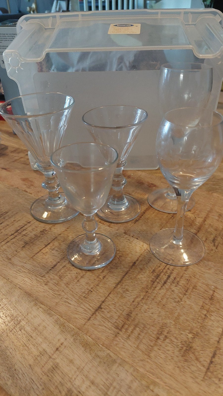 Set van 5 diverse glazen, Ophalen