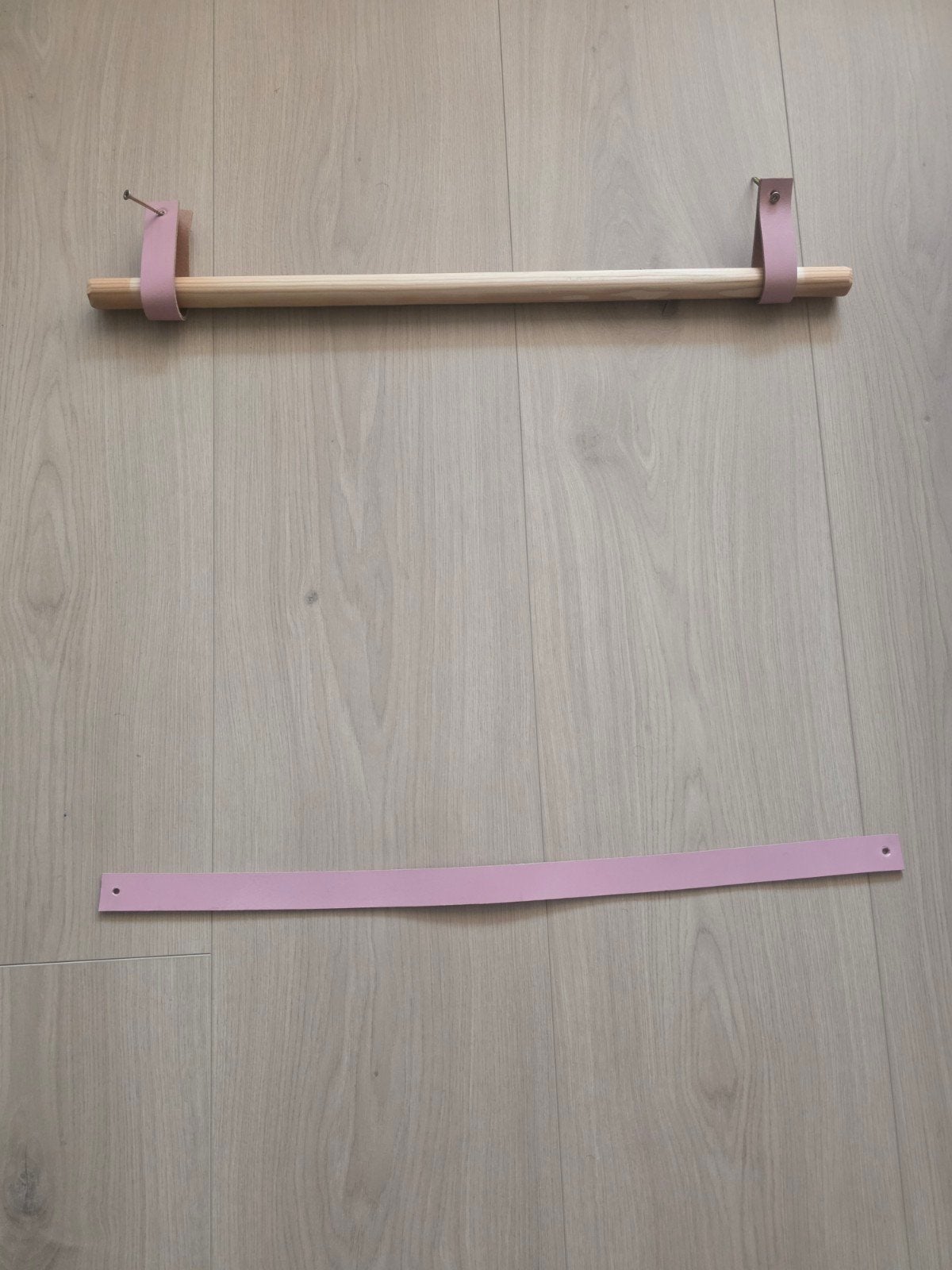 Houten tekenrol met roze leren banden, Hout, Roze, Ophalen of Verzenden, Zo goed als nieuw
