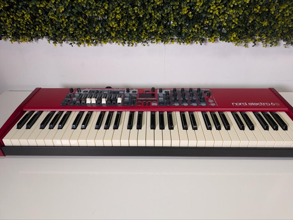 Nord Electro 6D 61 MINT staat  €1750, Muziek en Instrumenten, Keyboards, Overige merken, 61 toetsen, Box 4214, 102 65 Stockholm, Sweden