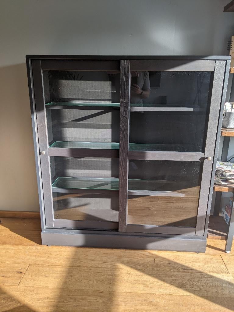IKEA HAVSTA Vitrinekast met glazen schuifdeuren, Huis en Inrichting, Ophalen, Met deur(en), 100 tot 150 cm, 100 tot 150 cm