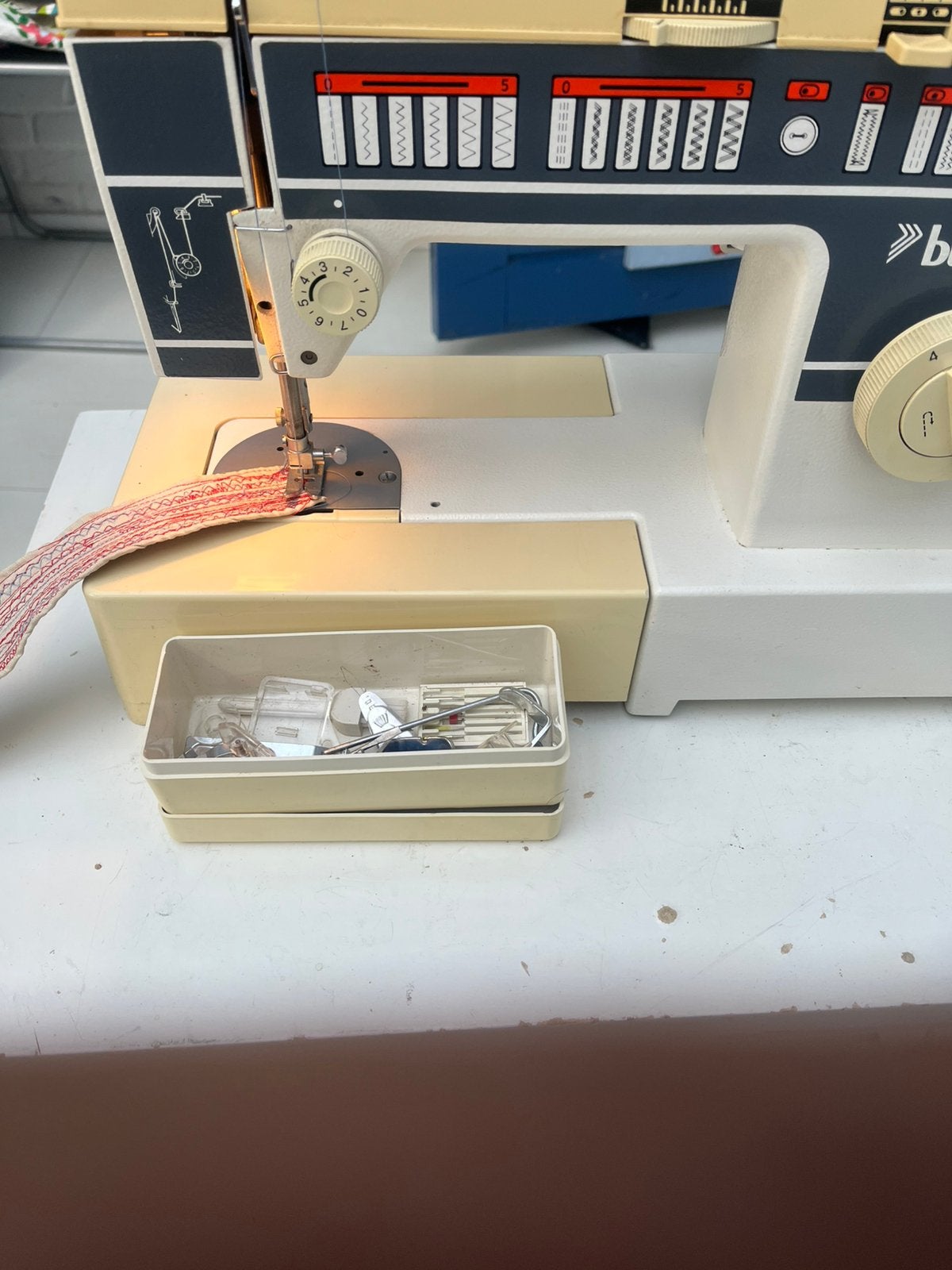 naaimachine bestron 743, Ophalen, Zo goed als nieuw, Naaimachine, Overige merken