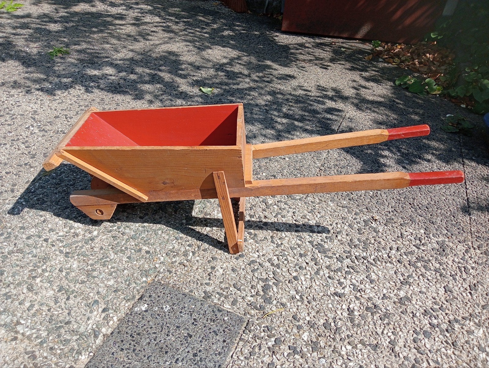 Oude houten kruiwagen in originele staat., Tuin en Terras, Kruiwagens, Ophalen, Gebruikt, Handmatig, Eenwielig