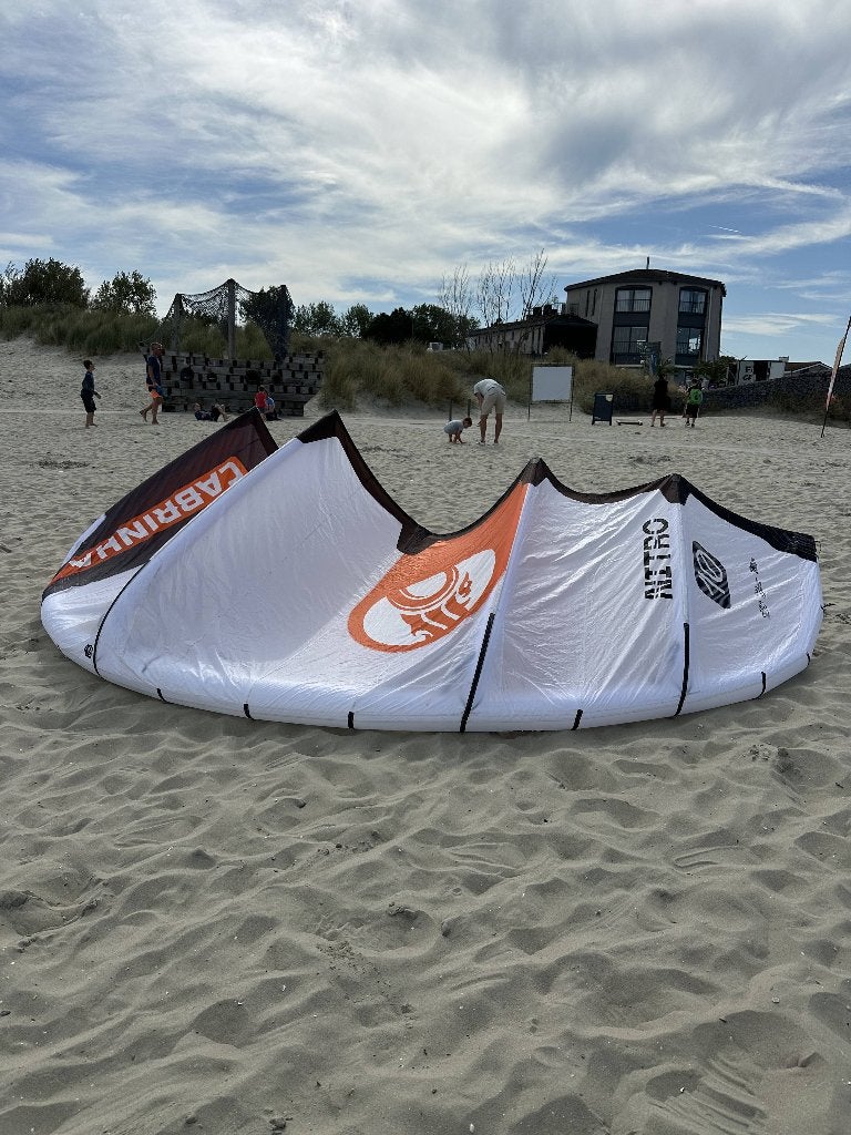 Cabrinha Nitro Apex 2025 + Cabrinha COS Bar (47-55 cm), Gebruikt, Duitsland, Kitesurf-set, 10 m²