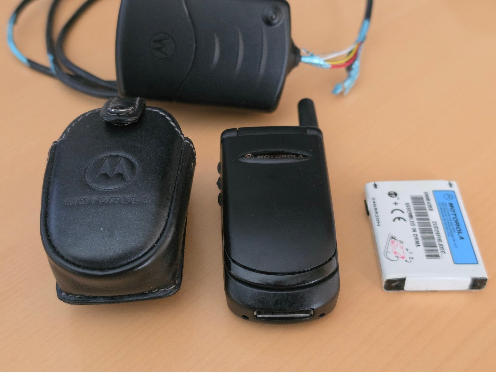 Motorola V3688 MC2-42E11 Retro Fliptelefoon uit 1998, Gebruikt, Geen camera, Zwart, Inklapmodel