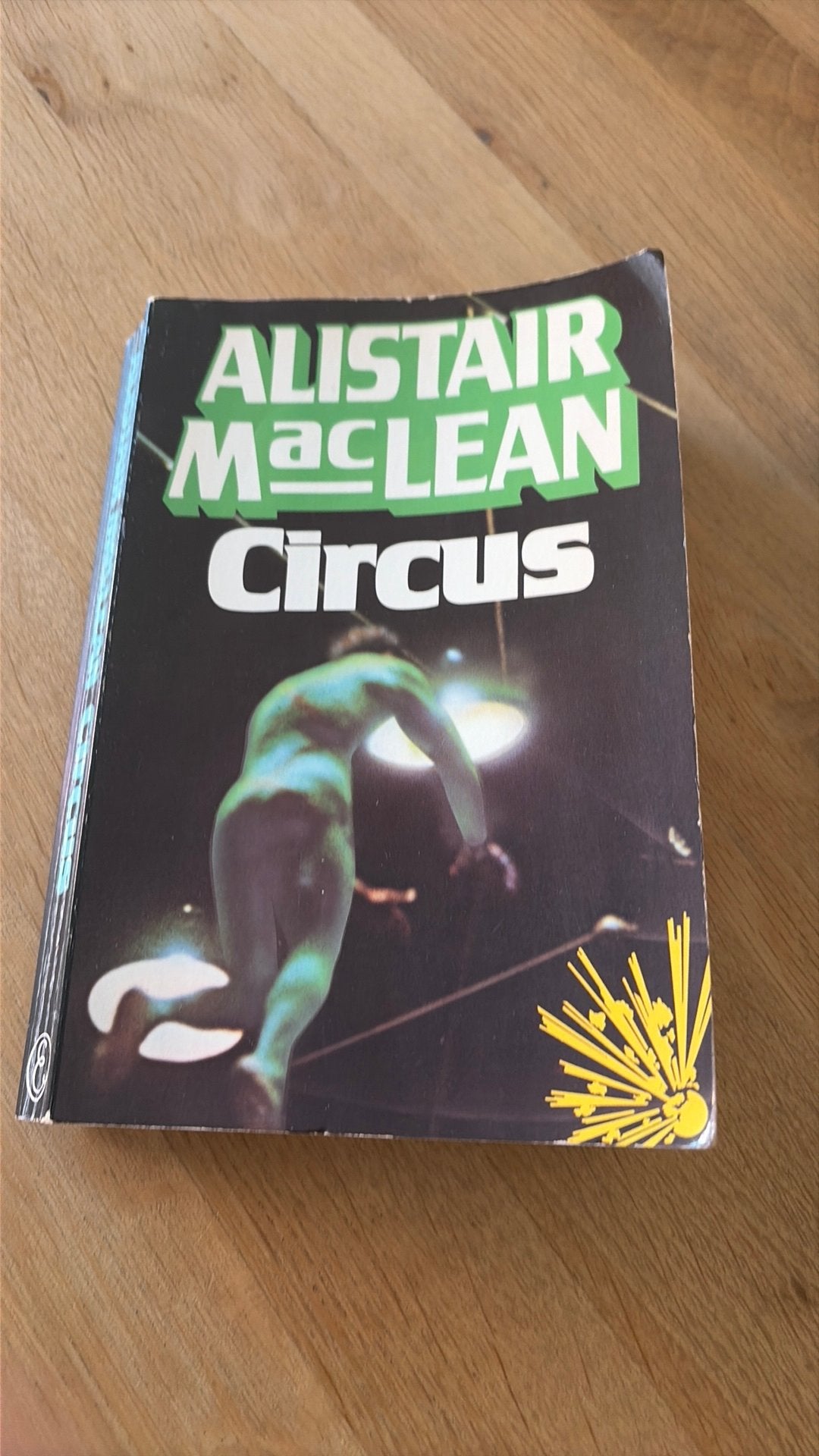 Circus - Alistar MacLean, Boeken, Ophalen of Verzenden, Gelezen