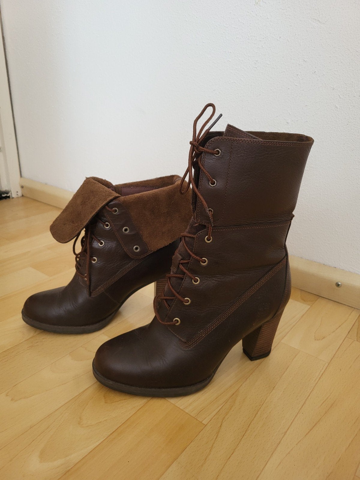 Timberland laarzen laarsjes bruin hoge hak 39, Bruin, Lage of Enkellaarzen, Ophalen of Verzenden, Zo goed als nieuw