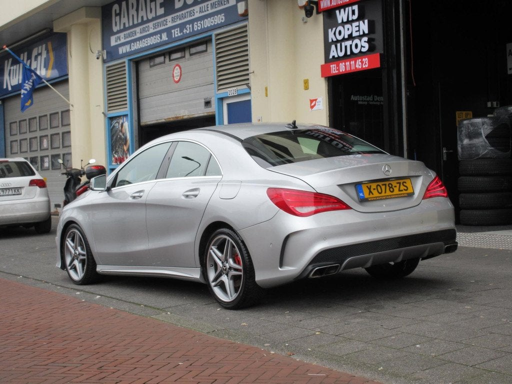 Mercedes-Benz CLA-klasse 200 AMG Automaat Leer Navi Camera, Gebruikt, Euro 6, 715 kg, Leder en Stof
