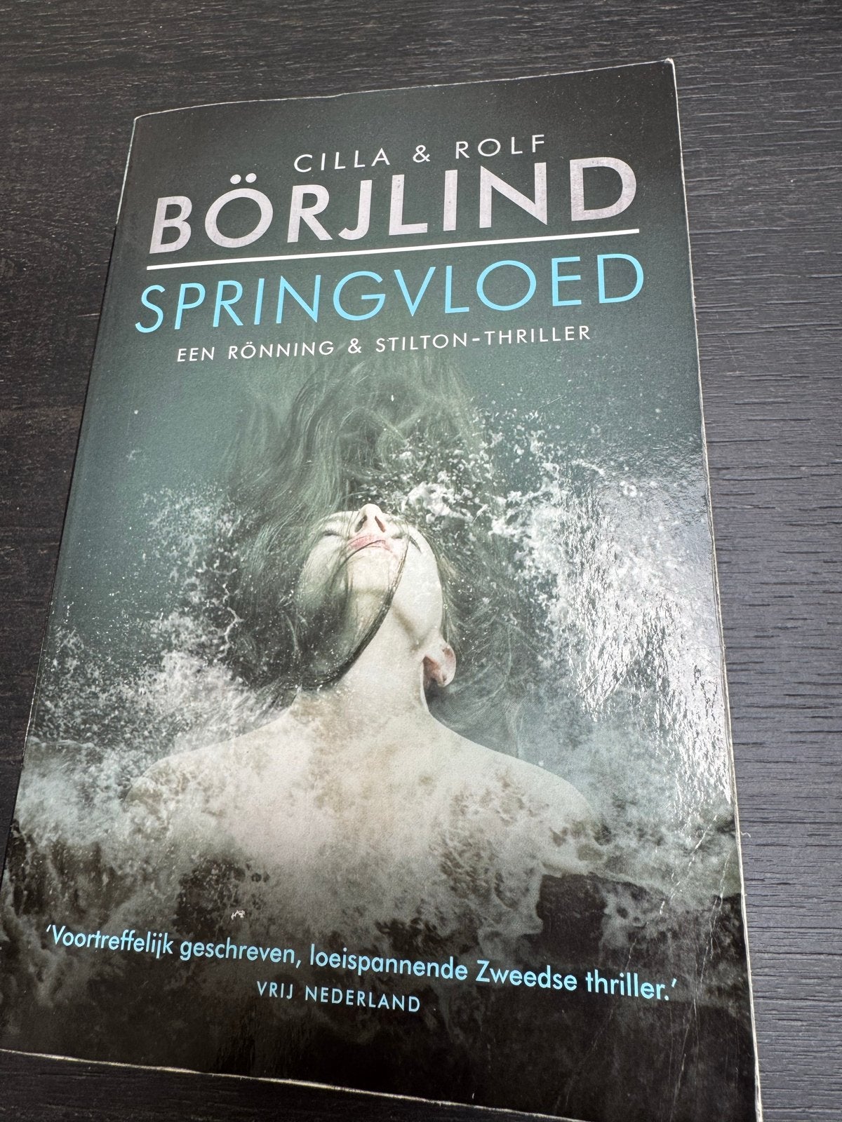 Springvloed - Cilla & Rolf Börjlind (Rönning & Stilton-thril, Boeken, Ophalen of Verzenden, Zo goed als nieuw, Scandinavië