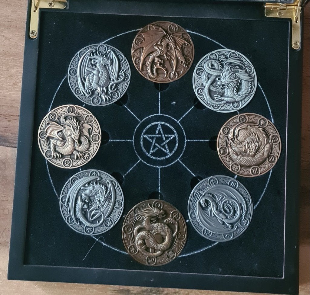 anne stokes dragons of the sabbats coins, Ophalen of Verzenden, Nieuw, Fantasy