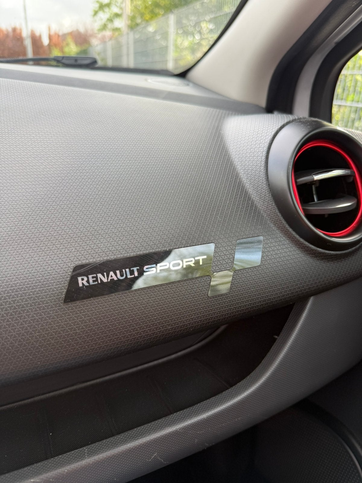 Foto 10 van Renault Clio 1.6 RS Turbo 147KW 5-DRS AUT 2015 Grijs