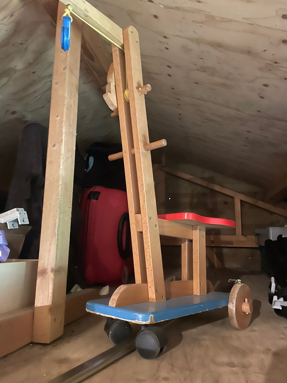 Houten speelkraan met werkende takel, Ophalen, Gebruikt