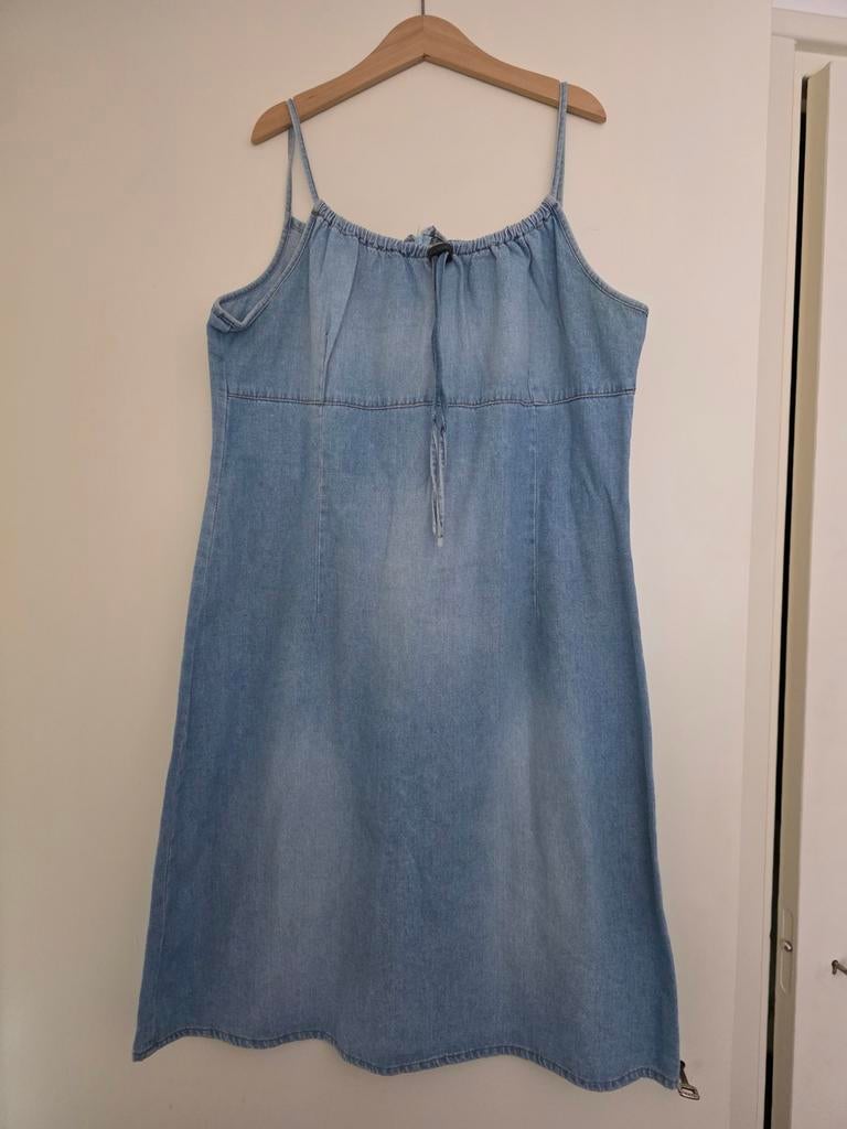 Leuke denim jurk met spaghettibandjes, Kleding | Dames, Jurken, Zo goed als nieuw, Maat 42/44 (L), Blauw, Boven de knie, Ophalen of Verzenden