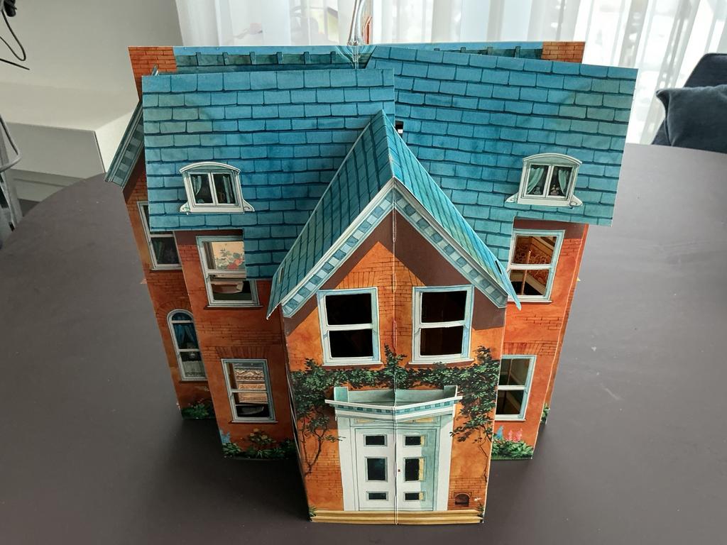 Het Victoriaans poppenhuis boek, Ophalen of Verzenden, Zo goed als nieuw, Poppenhuis