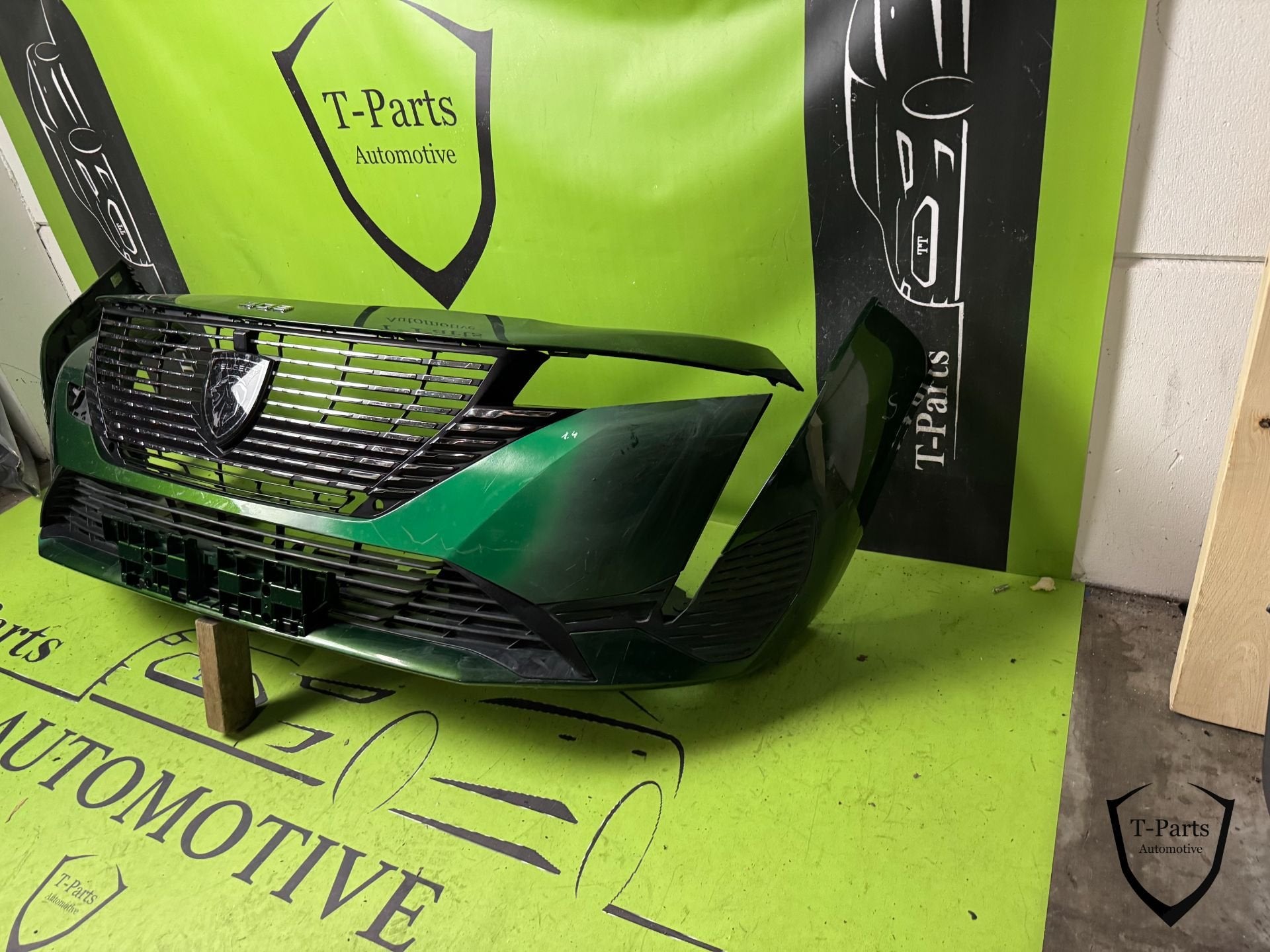 peugeot 308 voorbumper bumper, Taurusavenue 1
2132 LS  Hoofddorp, NL, Gebruikt, Contact.group@renault.com, Stellantis N.V.