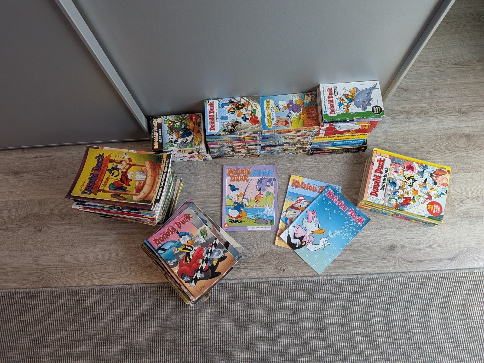 Enorme stapel Donald Ducks (200 weekbladen & 40+ pockets), Meerdere stripboeken, Ophalen, Gelezen