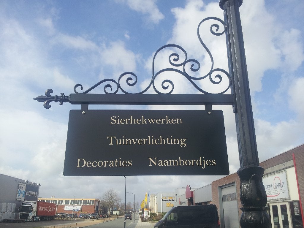 Naambord reclamebord uithangbord smeedijzer, Tuin en Terras, Ophalen of Verzenden