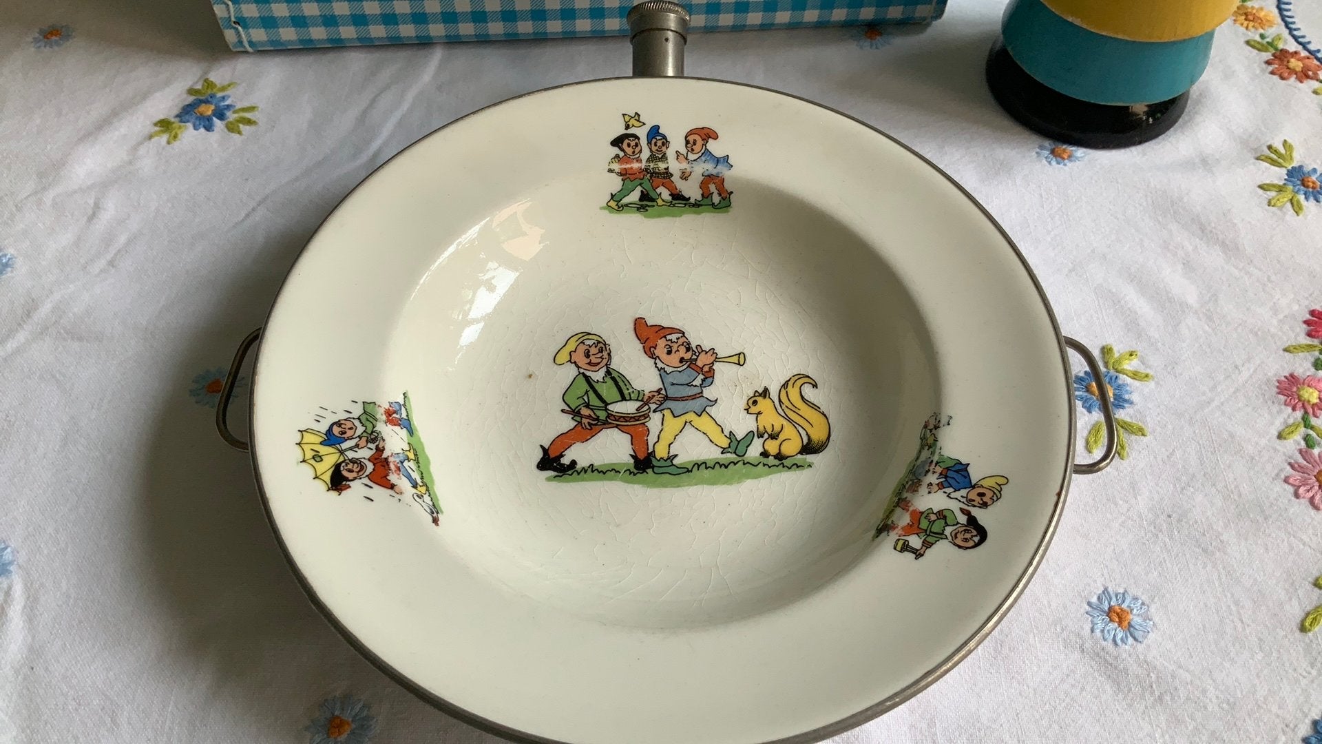 Vintage warmhoudbordje met kabouterdecor, Antiek en Kunst, Ophalen of Verzenden