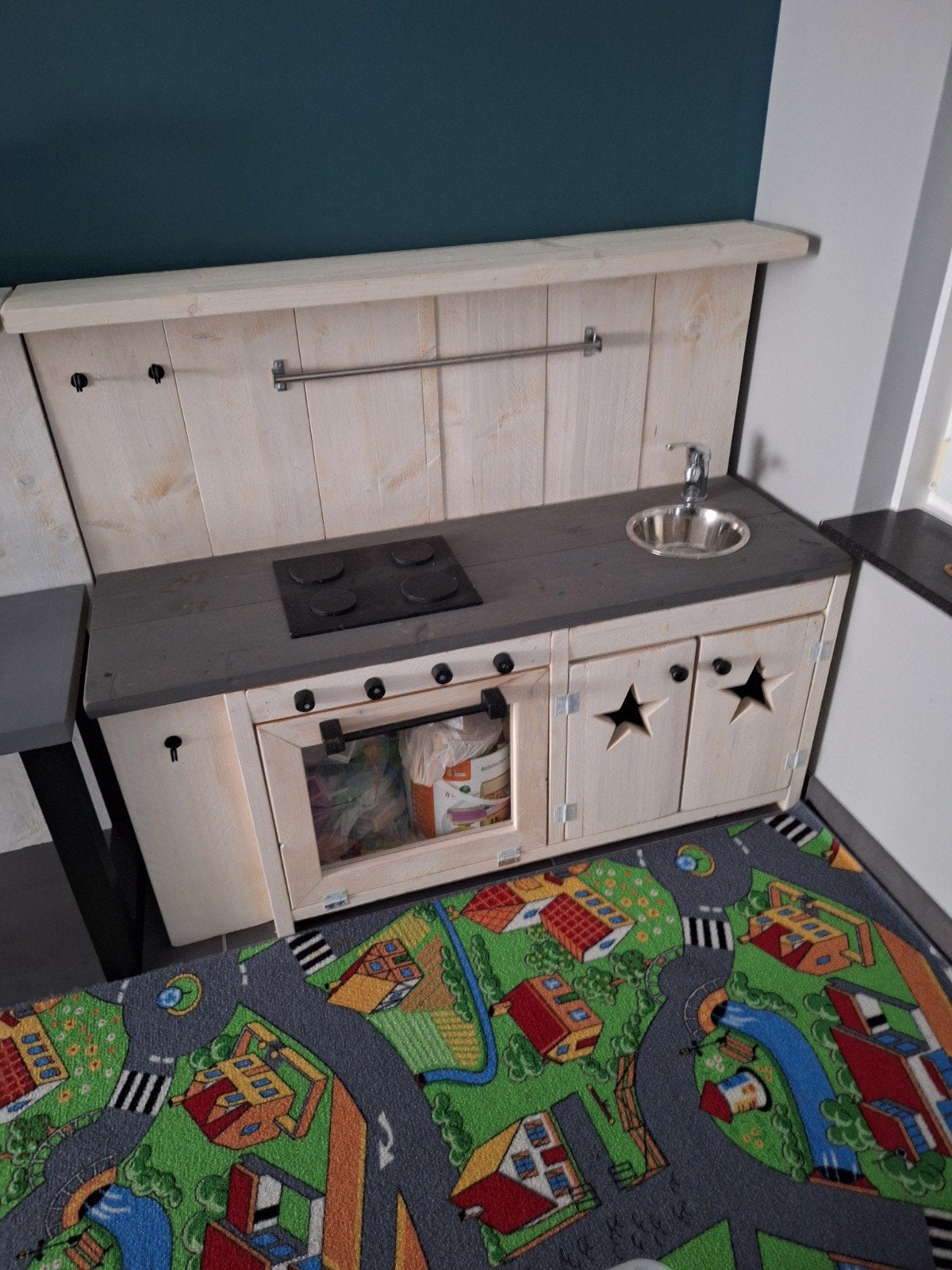 Houten kinderkeuken met kraan, kookplaat en oven, Ophalen, Zo goed als nieuw, Meubelstuk of Keukentje
