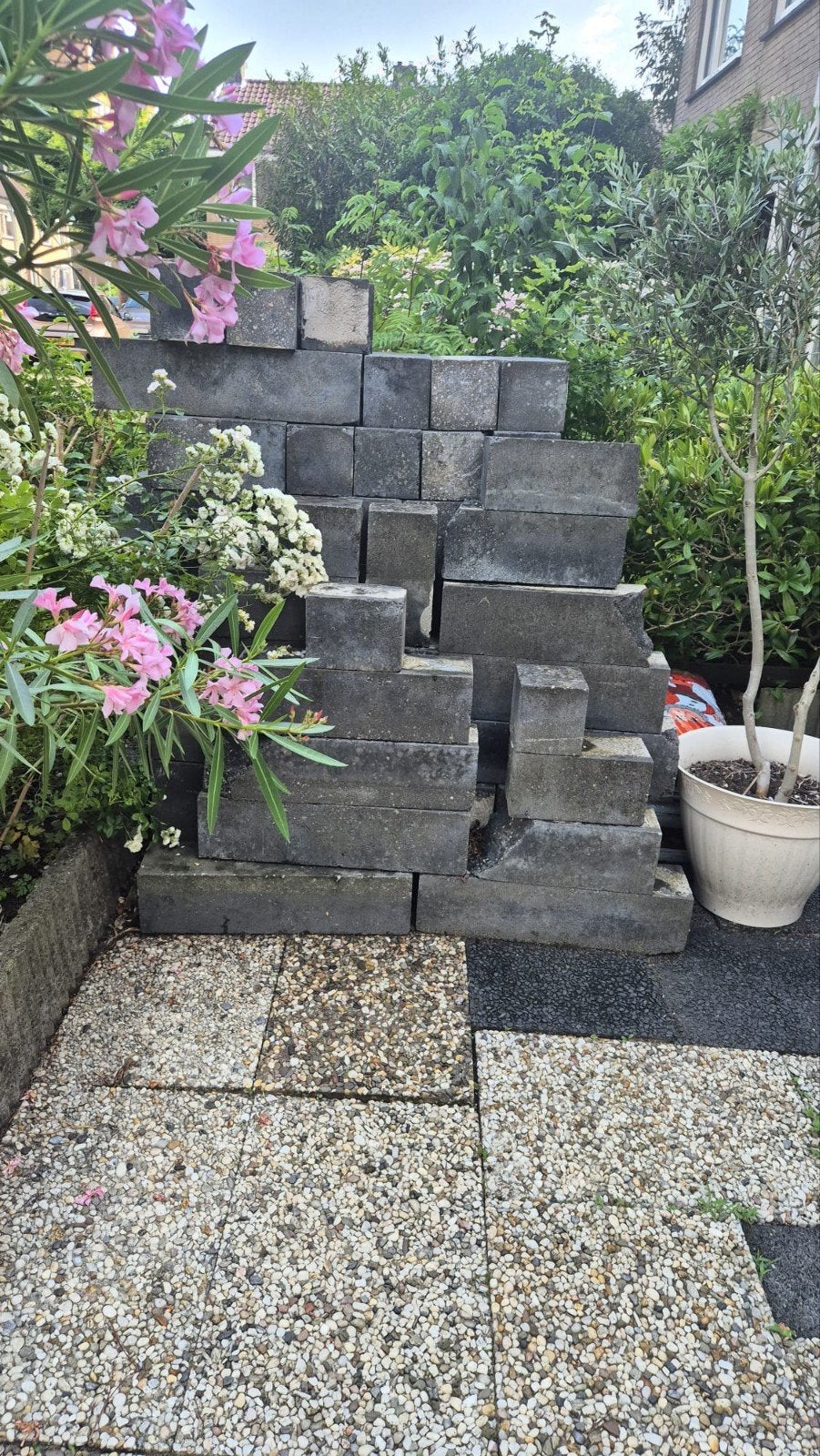 Gebruikte betonnen stenen voor tuin of oprit Gratis, Doe-het-zelf en Verbouw, Ophalen, Gebruikt