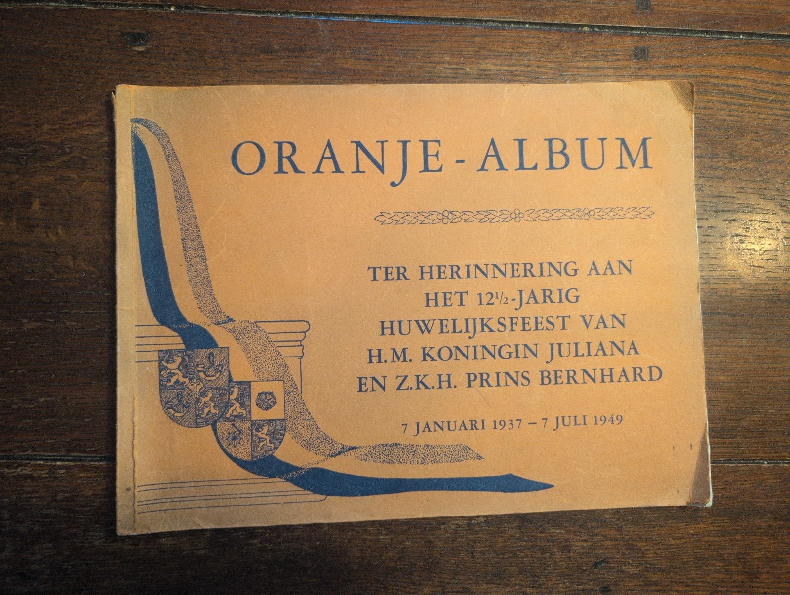 Oranje-Album: Juliana & Bernhard Huwelijksfeest 1937-1949, Verzamelen, Ophalen of Verzenden, Gebruikt, Nederland, Tijdschrift of Boek