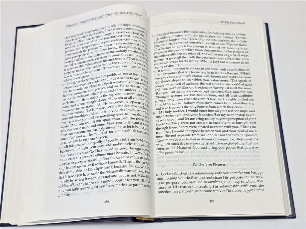 A Course in Miracles — Combined Volume, Ophalen of Verzenden, Gelezen, Overige onderwerpen, Achtergrond en Informatie