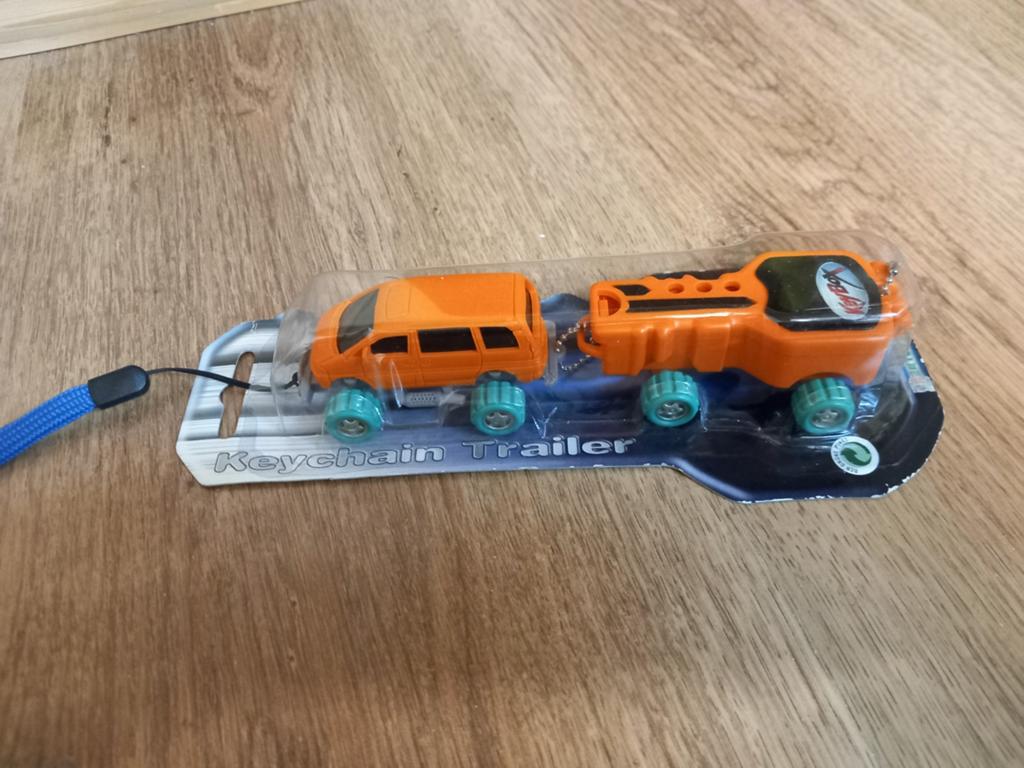 Sleutelhanger met busje en aanhanger waar sleutels in kunnen, Ophalen of Verzenden, Nieuw, Jongen of Meisje