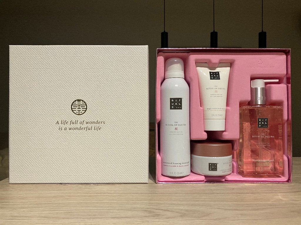 NIEUW : RITUALS Gift Set: The ritual of SAKURA - 40% !, Ophalen of Verzenden, Nieuw, Bad & Douche
