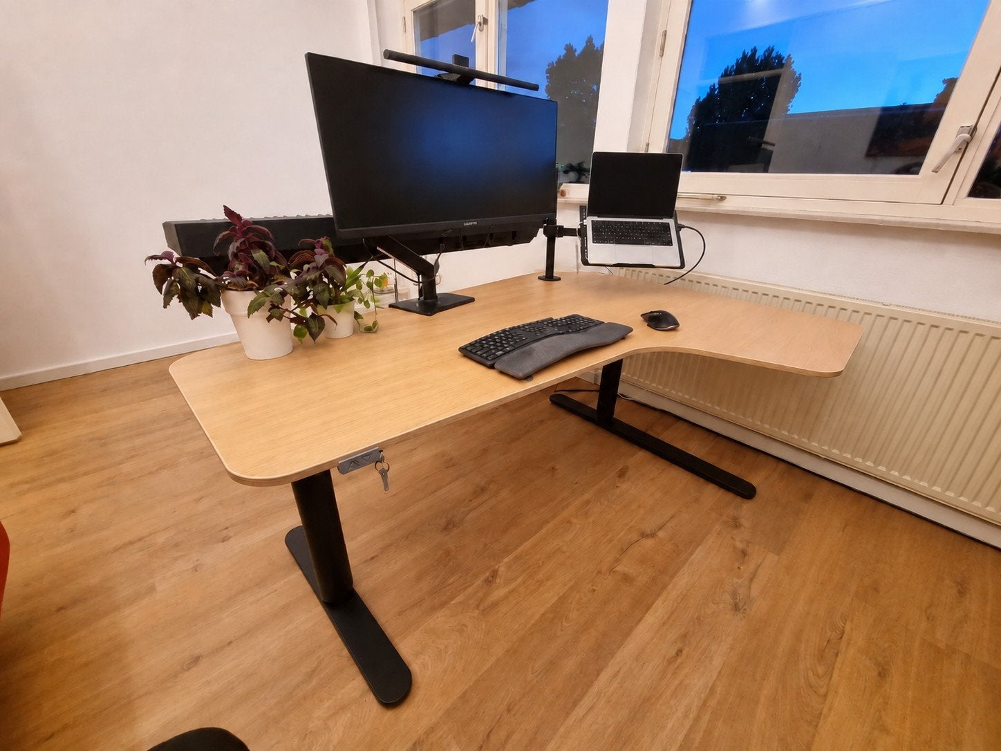 IKEA BEKANT Elektrisch Zit-Sta Hoekbureau 160x110 cm, Huis en Inrichting, Ophalen, 160 cm, Gebruikt, Hout