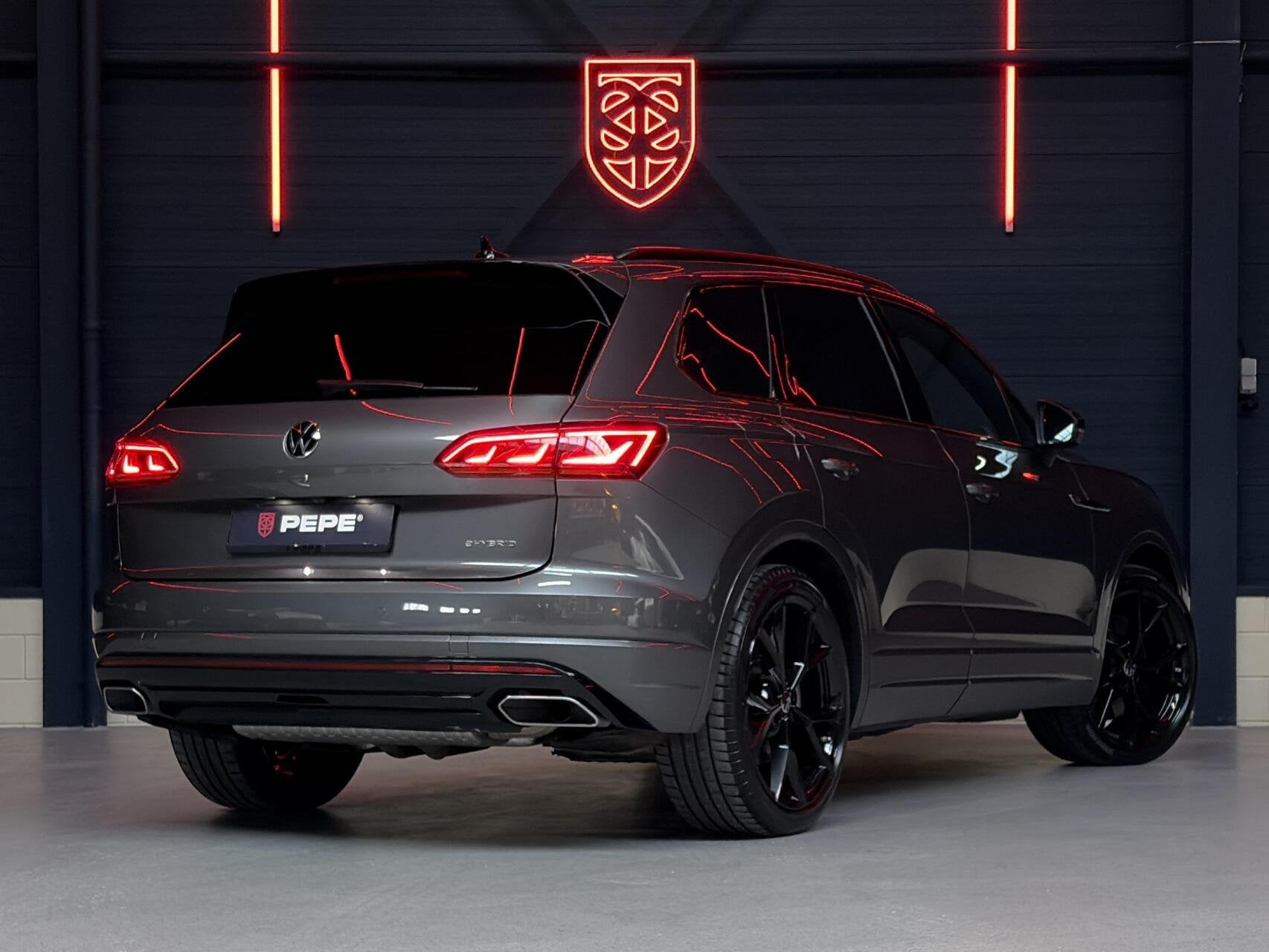 Volkswagen Touareg TSI eHybrid 4MOTION R |PANO|TREK|360|DYNA, Automaat, Gebruikt, Zwart, 2995 cc