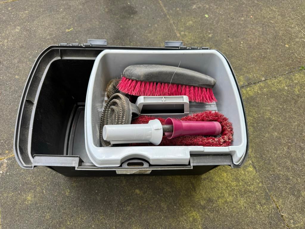 Fouganza poetskoffer 16L + borstels – complete set, Dieren en Toebehoren, Paarden en Pony's | Overige Paardenspullen, Ophalen