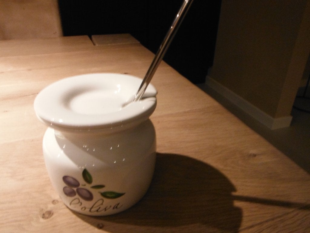 nieuwe olijven pot met uitleklepel met gaatje erin L' Oliva, Overige typen, Verzenden, Nieuw, Steen/keramiek