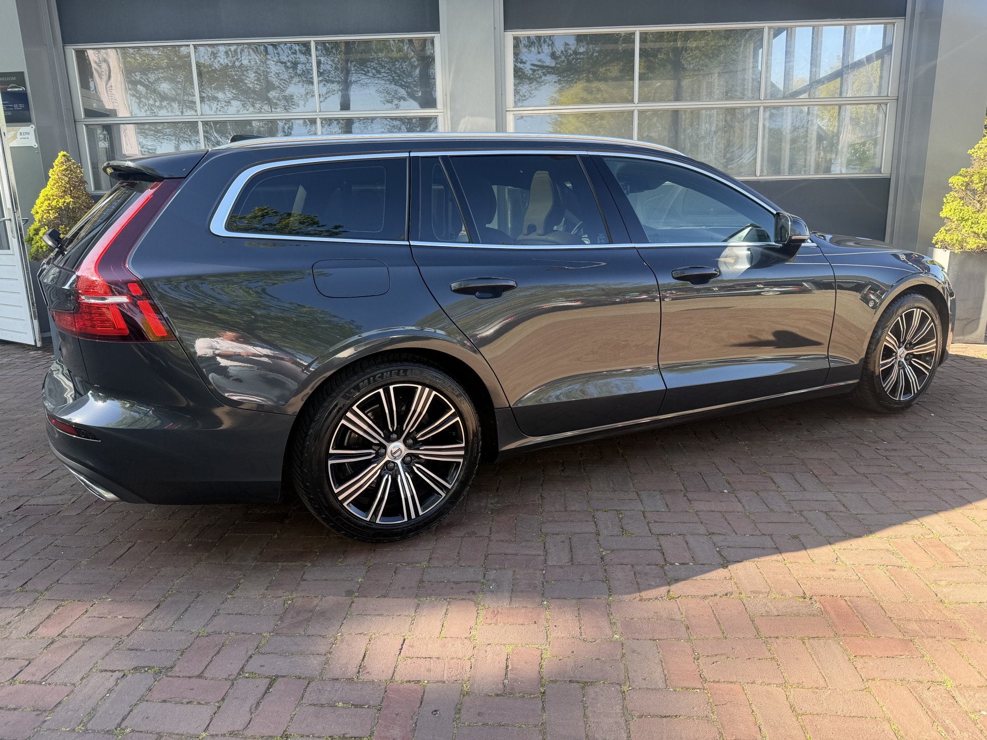 Volvo V60 2.0 D4 Inscription Leer,Panodak,18Inch,Trekhaak,Na, Gebruikt, Diesel, 22 km/l, 1639 kg