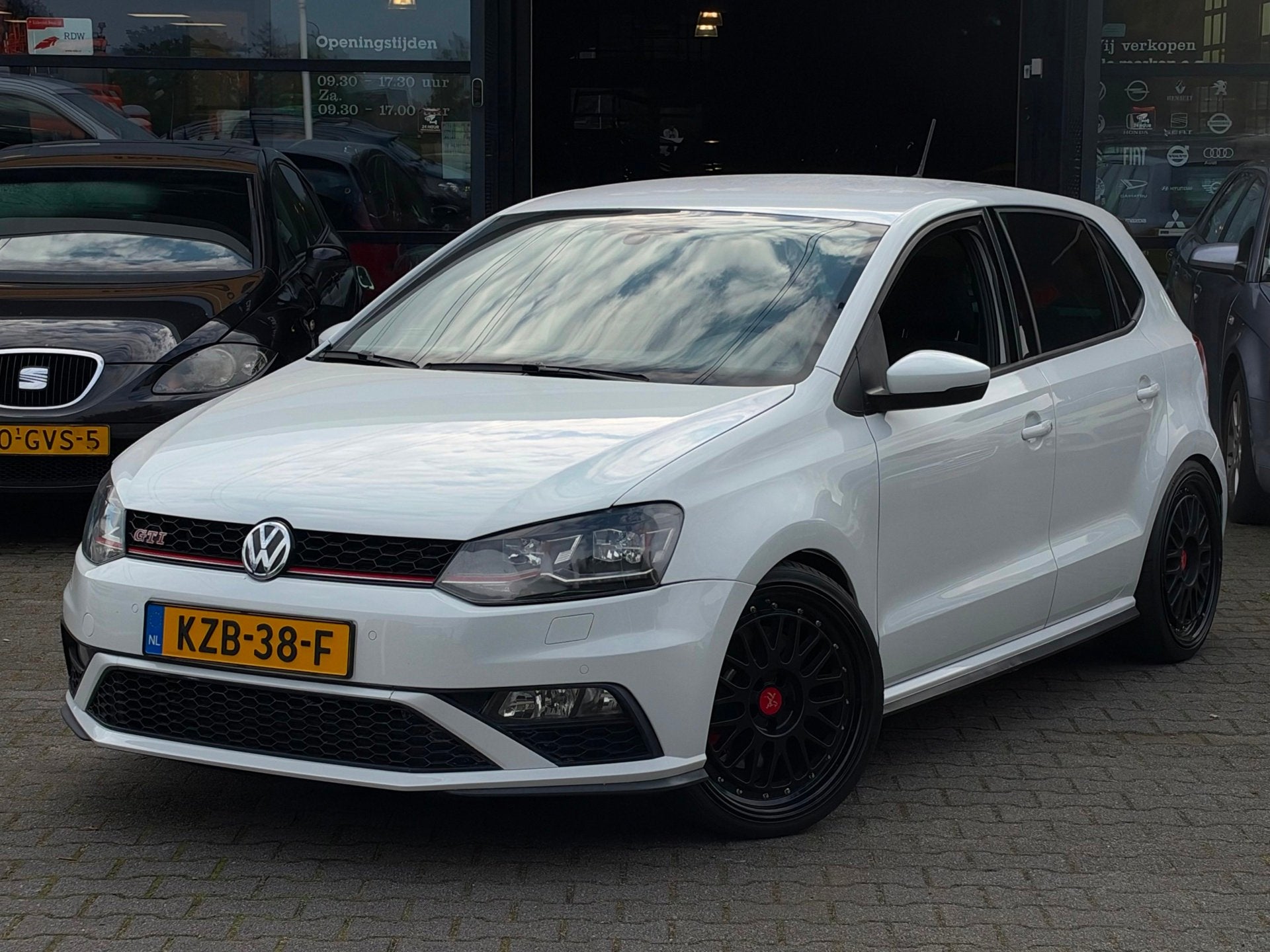 Volkswagen POLO 1.8 TSI GTI SCHROEFSET/230PK/LED/SPORT/19INC, Auto's, Voorwielaandrijving, Stof, Gebruikt, Wit