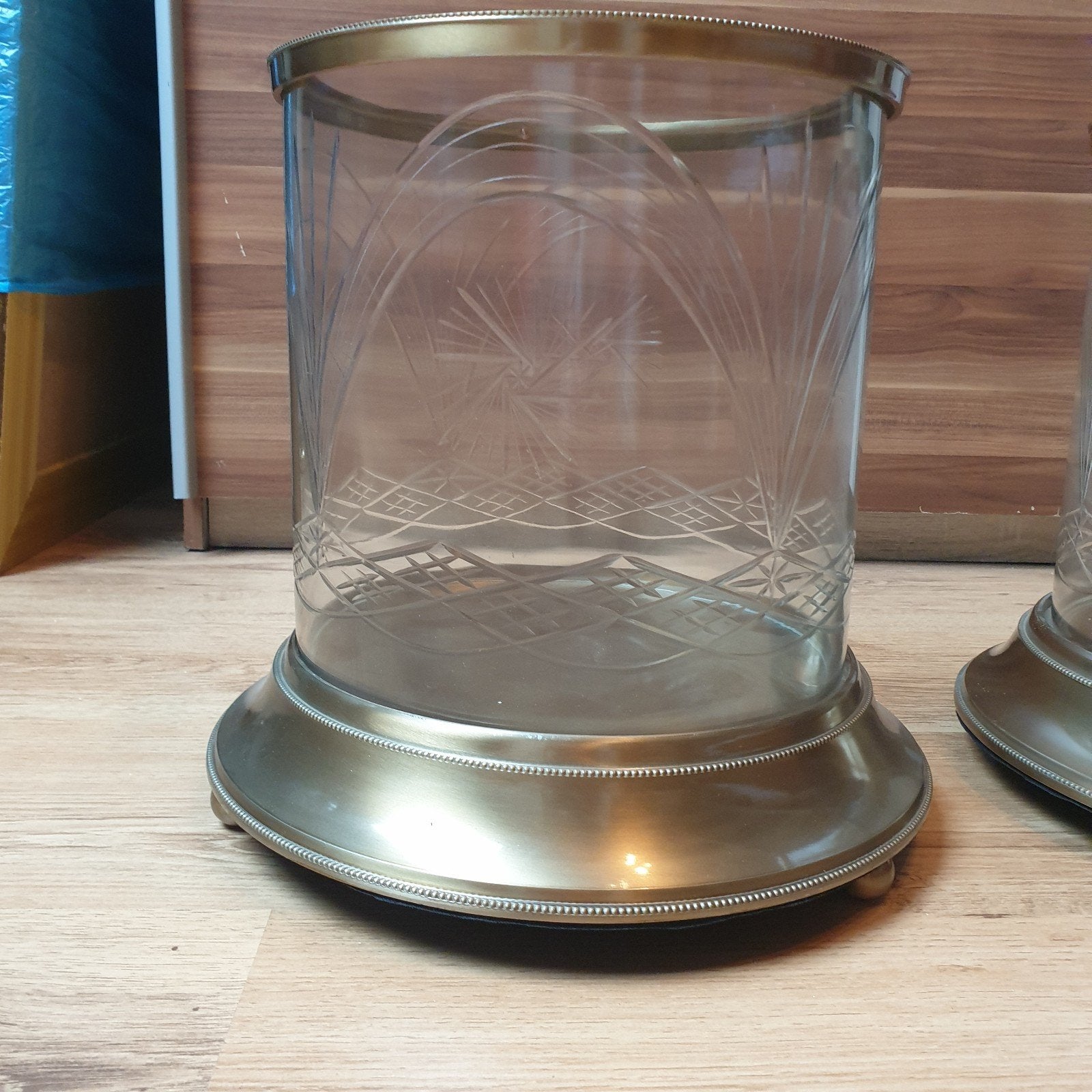 Set van 2 vintage glazen windlichten met messing voet, Ophalen of Verzenden