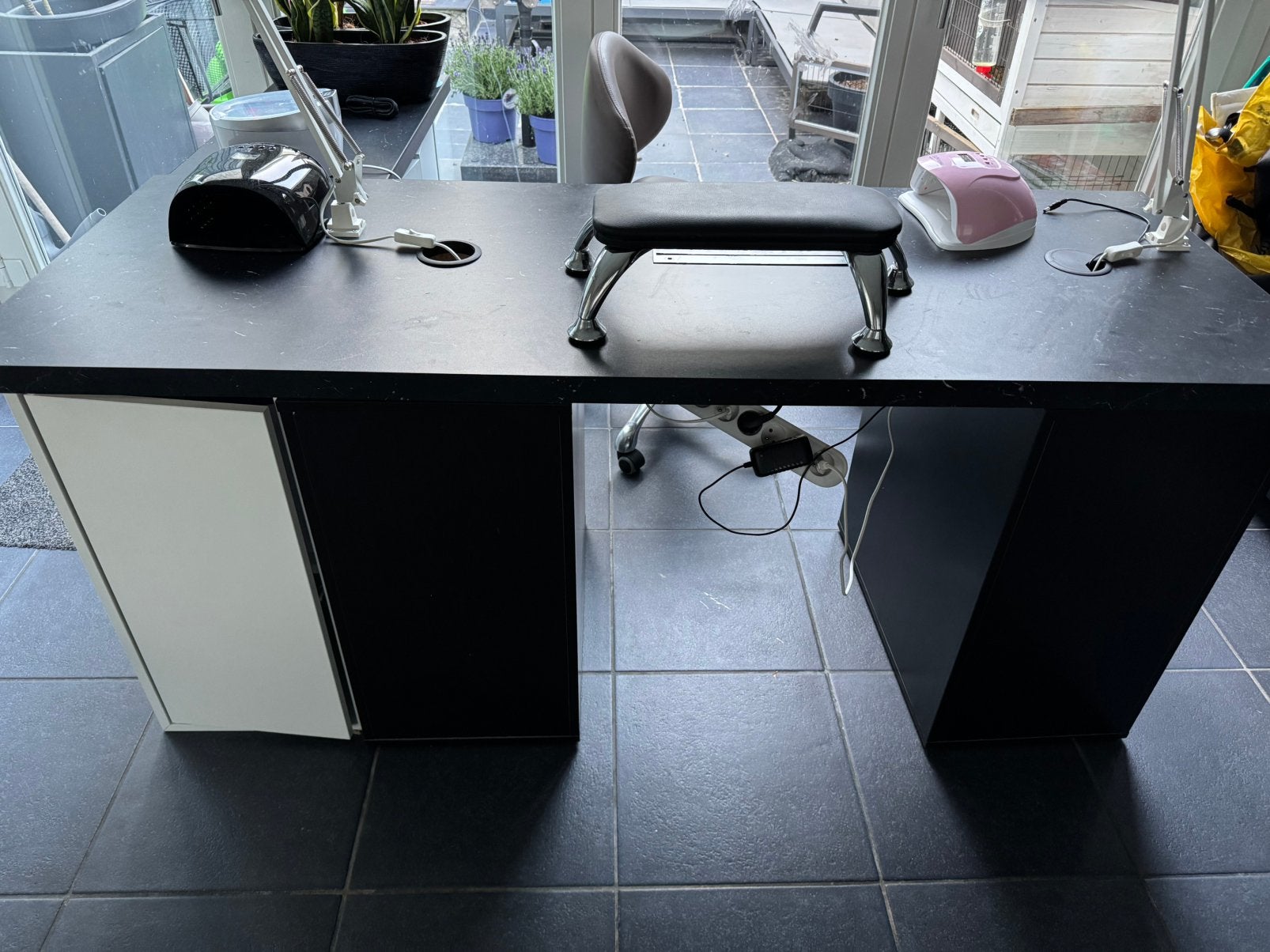Nageltafel met shemax afzuiging, Ophalen, Zo goed als nieuw