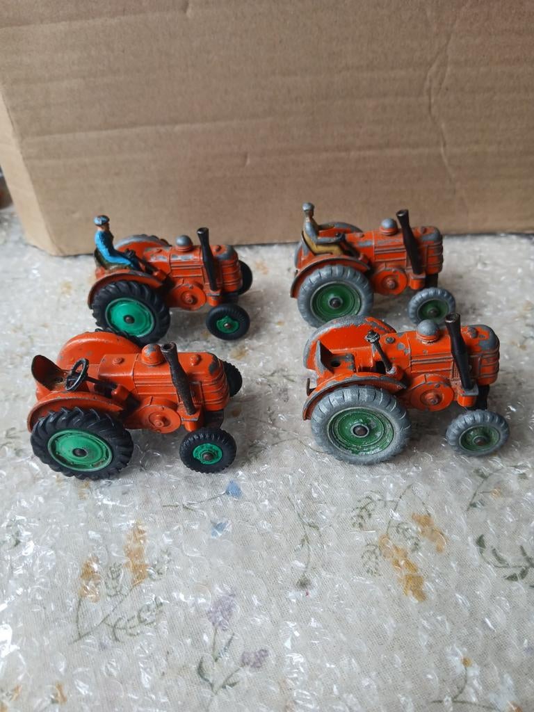 Field Marshall tractor.  Dinky toys 301, vanaf: €8.50, Ophalen of Verzenden, Gebruikt, Tractor of Landbouw, Dinky Toys