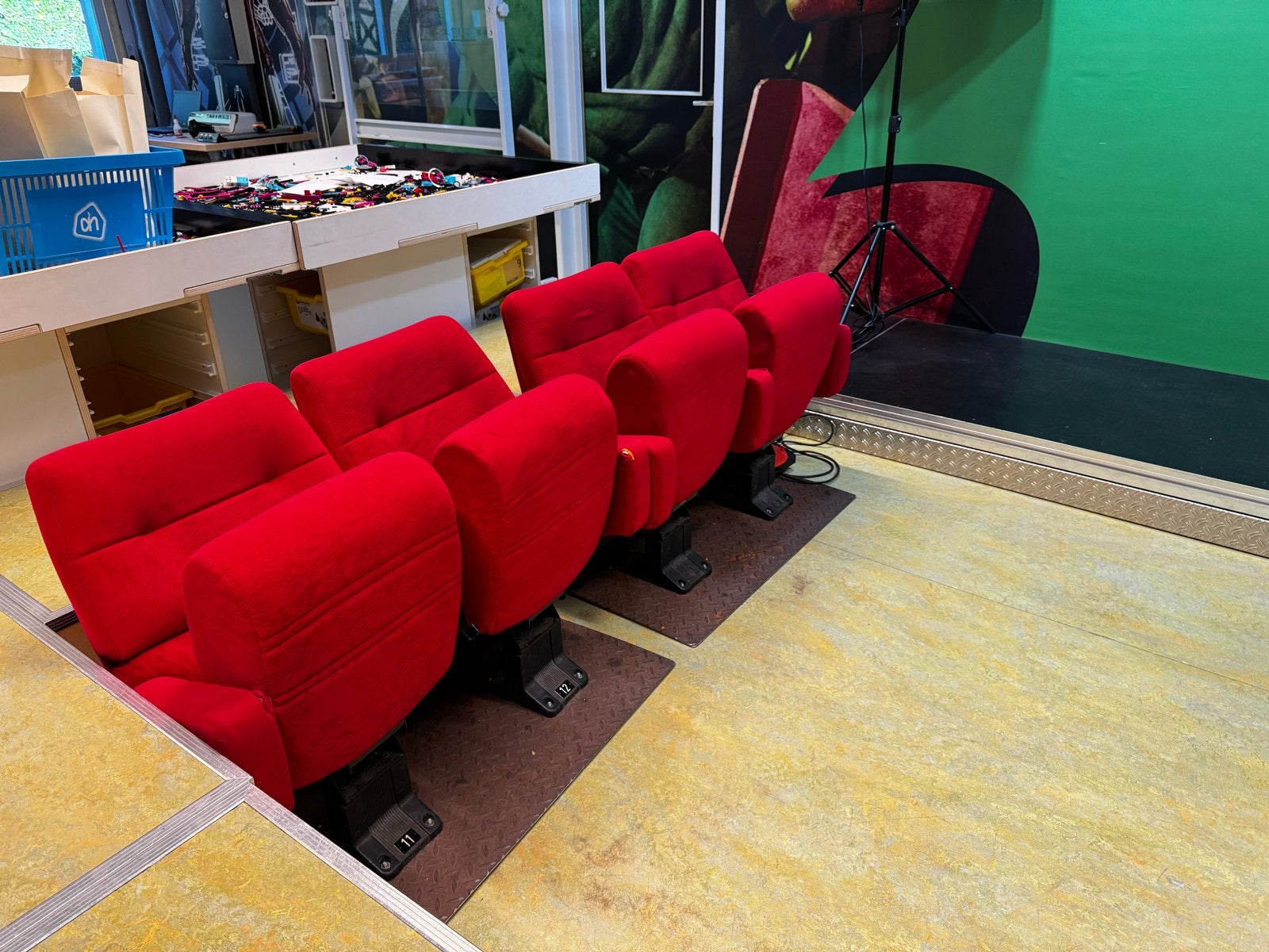 Rode bioscoopstoelen - gratis af te halen, Huis en Inrichting, Stoelen, Ophalen, Gebruikt, Stof, Vijf, Zes of meer stoelen