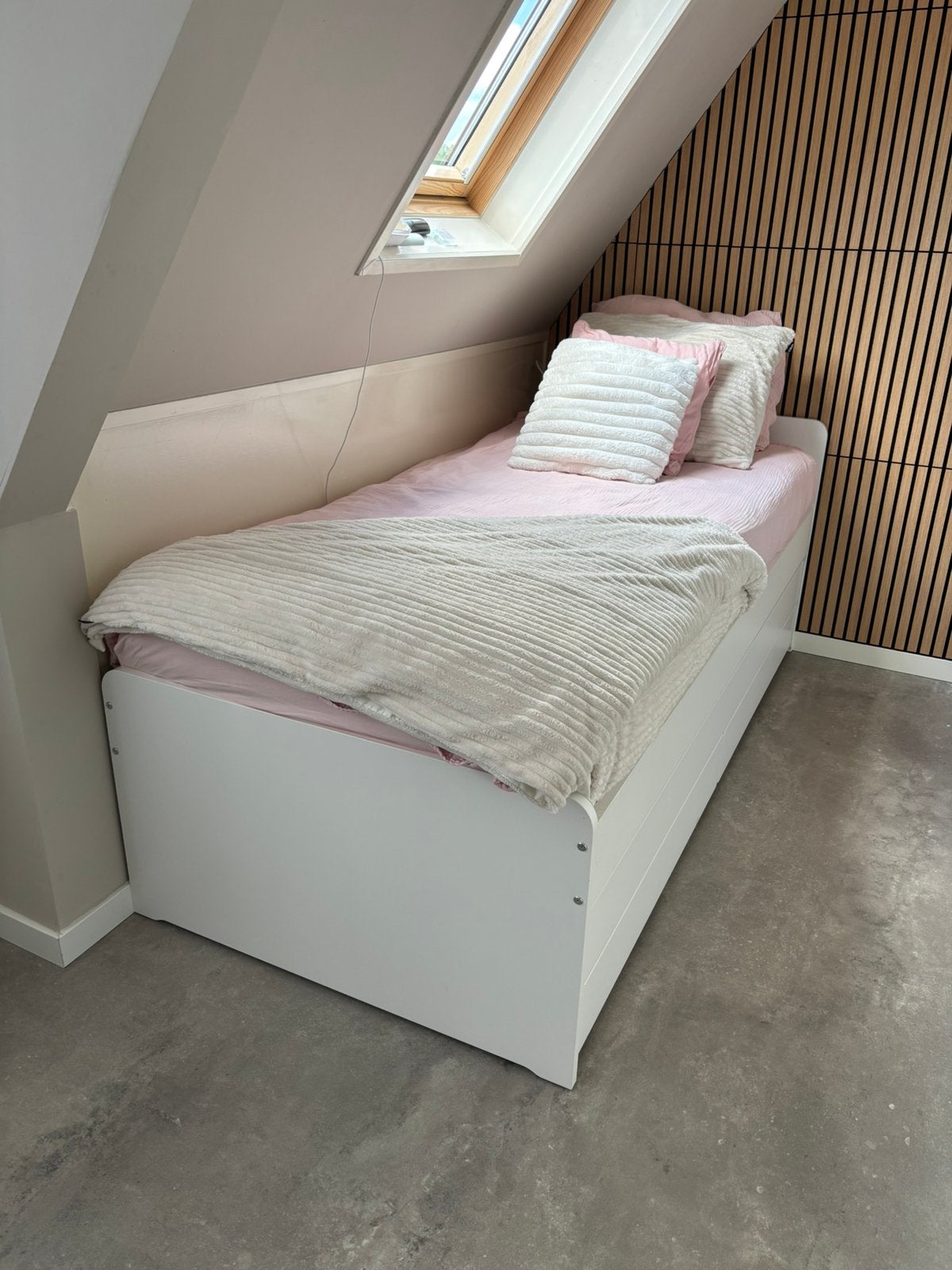 Bed 90x200 wit met onderbed en opbergruimte, 85 tot 100 cm, Zo goed als nieuw, 180 cm of meer, Ophalen