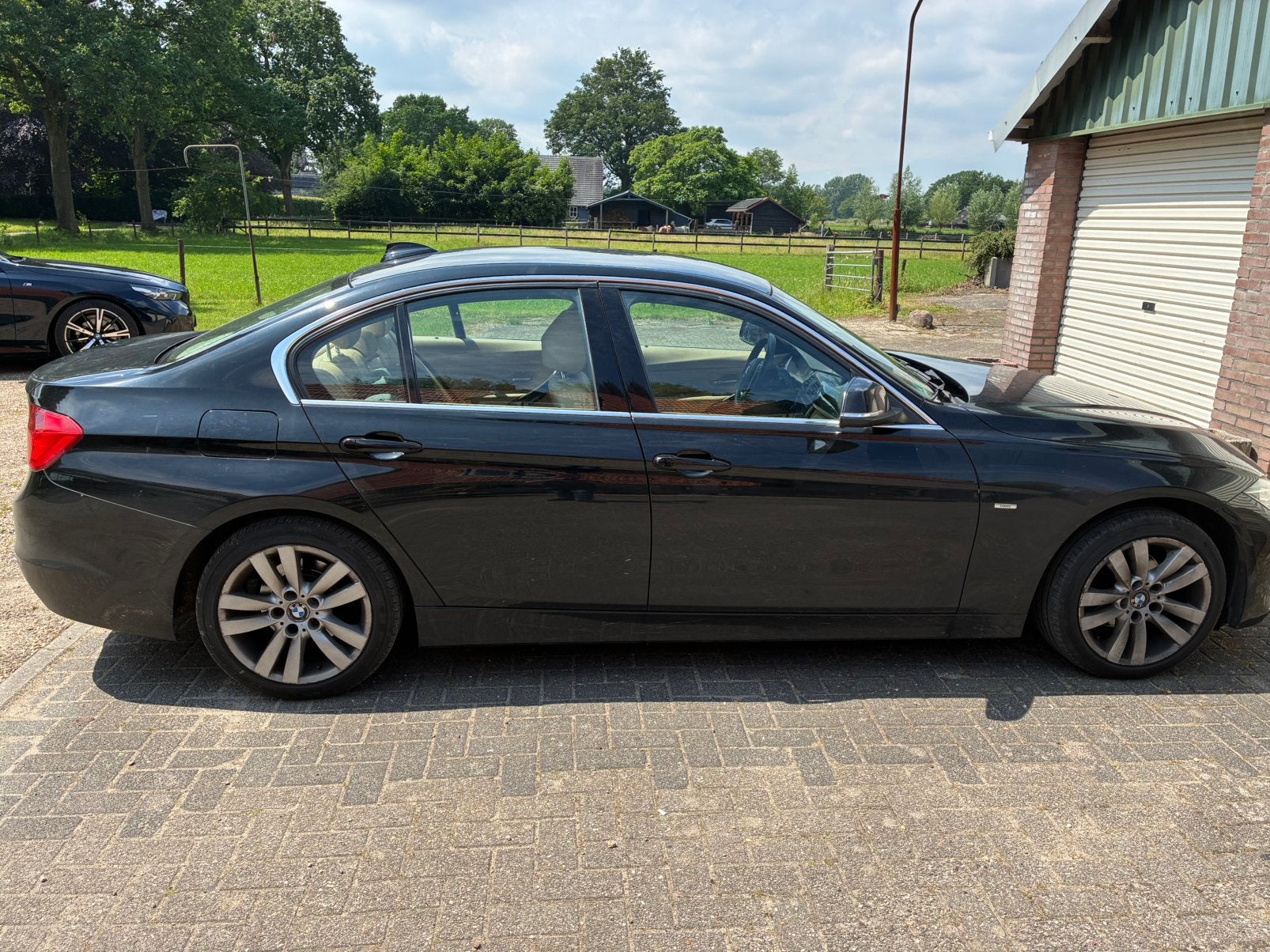 BMW 3-Serie 1.6 320I 125KW EDE 2013 Zwart, Achterwielaandrijving, 4 cilinders, Zwart, 75 €/maand