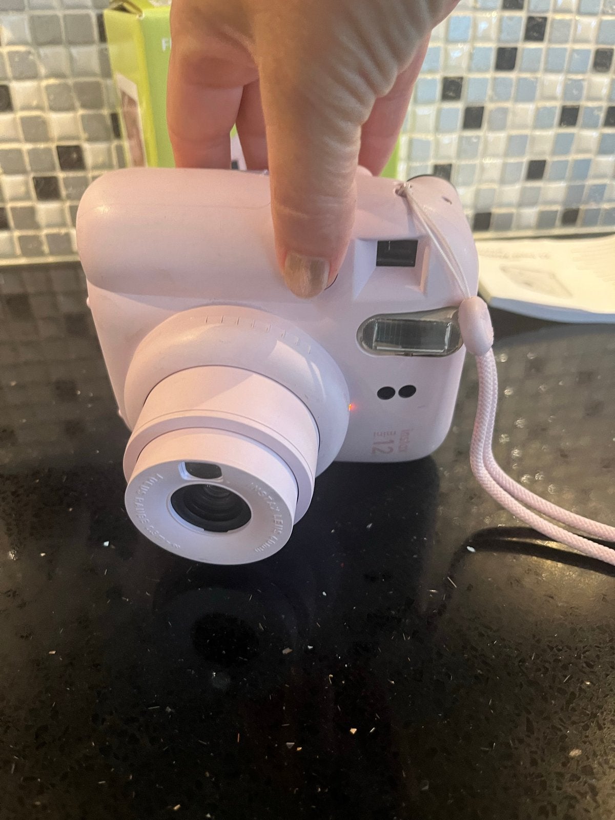 Fujifilm Instax Mini 12 Instant Camera - Roze, Instant camera, Zo goed als nieuw, Fujifilm, Draagriem