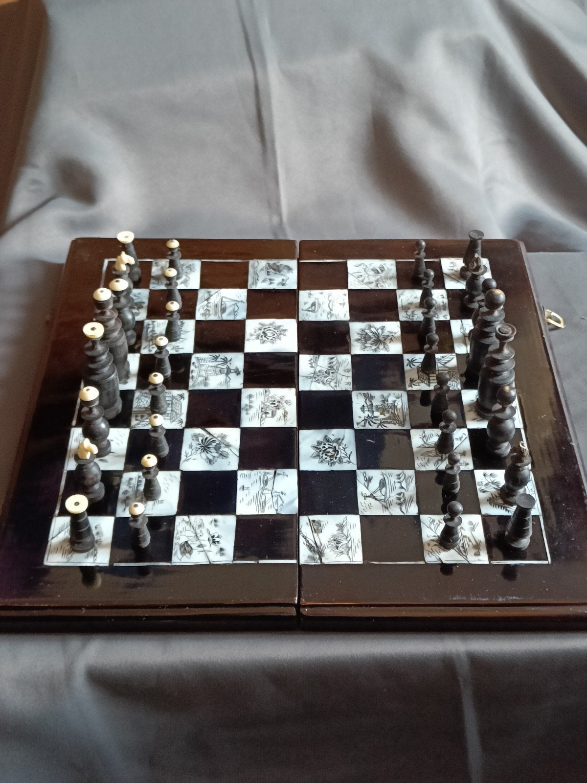 Antiek Chinees schaakspel met ingelegd bord, Gebruikt, Een of twee spelers, Onbekend, Ophalen of Verzenden