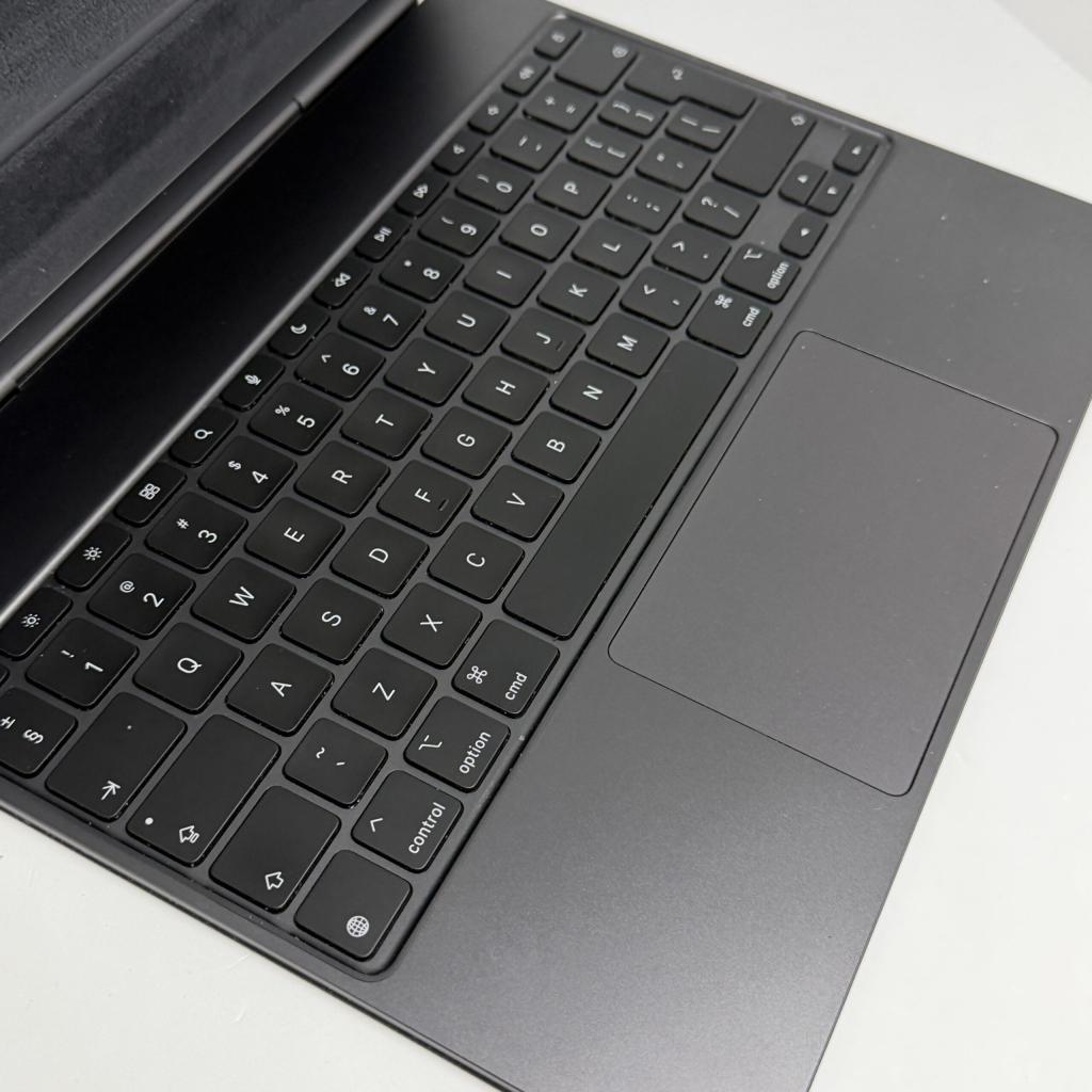 Apple Magic Keyboard voor iPad Pro 13 inch M4, M5 (2025/2026, Apple, Zo goed als nieuw, Support@apple.com, Apple Park Way, Cupertino, California