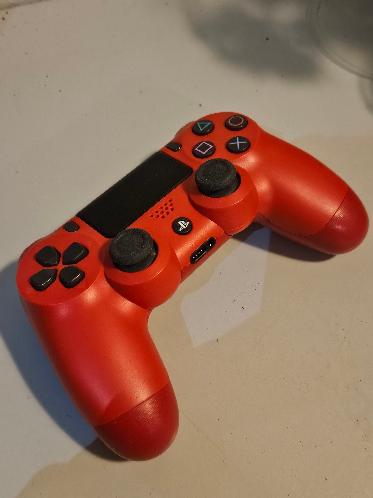 2x Sony Controller: PS3 (camouflage) & PS4 (rood, defect), Gebruikt, PlayStation 3, Ophalen of Verzenden, Controller