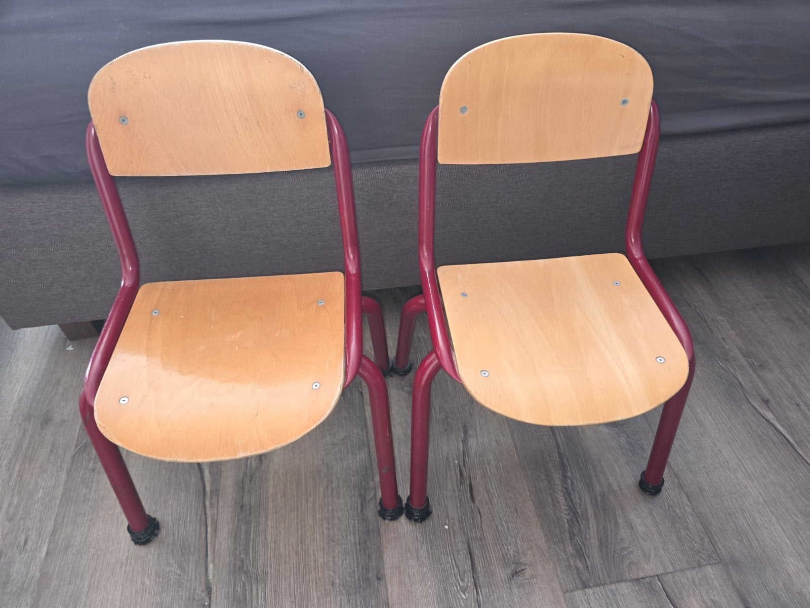2 Retro vintage kinderstoelen hout/metaal - zithoogte 30 cm, Kinderen en Baby's, Kinderkamer | Tafels en Stoelen, Ophalen, Gebruikt