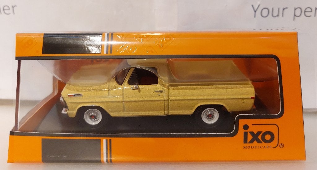 Ixo 1:43 Ford F100 1970 lichtgeel nieuw in display doosje, Hobby en Vrije tijd, Modelauto's | 1:43, Ophalen of Verzenden, Nieuw